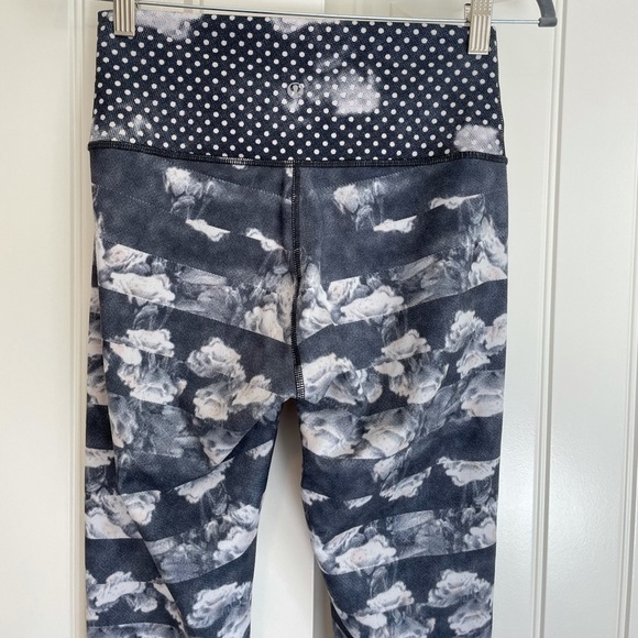 Lululemon wonder under 25” high rise cloud polka floral dot leggings size 4 - Picture 5 of 8